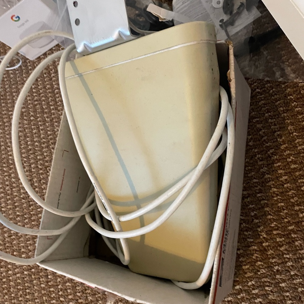 Cell signal booster